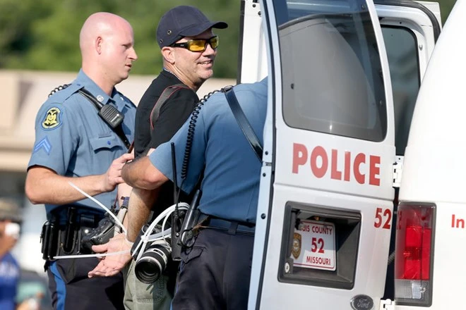 Vụ “chặt đầu nhà báo“: Tiếng chuông báo động về “nghề nguy hiểm“ ảnh 2