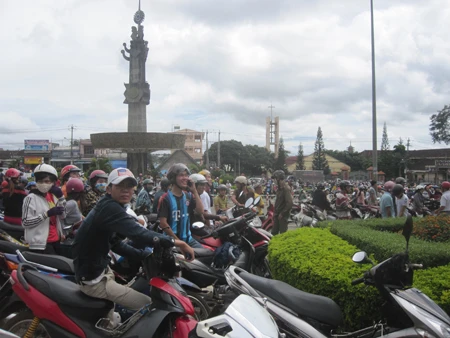 Nghẹt thở giải cứu thiếu phụ đòi tự tử ở khách sạn ảnh 7