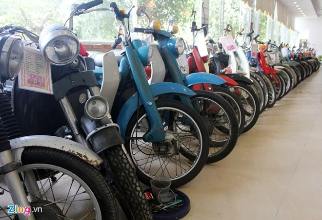 Bộ sưu tập hiện lên tới hàng trăm chiếc. Trong năm nay, câu lạc bộ xe cổ Hồng Cường sẽ xác lập kỷ lục Việt Nam.