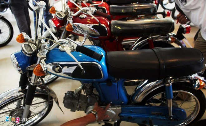 Nhân dịp sinh nhật lần thứ 3 của câu lạc bộ xe cổ Hồng Cường, những người mê xe có cơ hội ngắm tận mắt bộ sưu tập những phiên bản vang bóng một thời khủng nhất Việt Nam.
