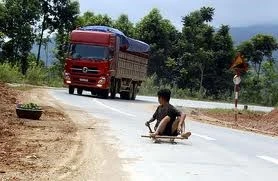 Từ tai nạn thảm khốc Lào Cai, kỹ thuật sinh tử lái xe xuống đèo, dốc ảnh 5