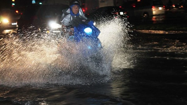 Đường Sài Gòn ngập nặng, giao thông hỗn loạn ảnh 5