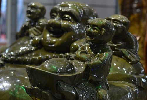 Tượng Phật bằng gỗ thủy tùng nặng hàng tấn ở Đà Nẵng ảnh 3