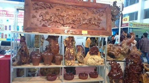 Tượng Phật bằng gỗ thủy tùng nặng hàng tấn ở Đà Nẵng ảnh 9