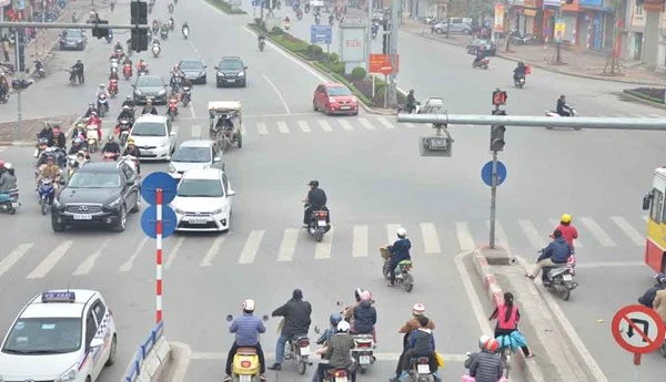 Nhiều người dân vi phạm giao thông dịp Tết ảnh 12