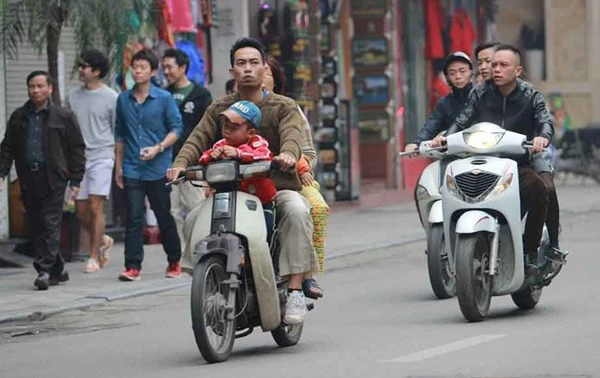 Nhiều người dân vi phạm giao thông dịp Tết ảnh 1