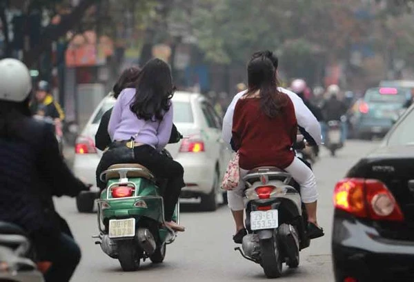 Nhiều người dân vi phạm giao thông dịp Tết ảnh 3