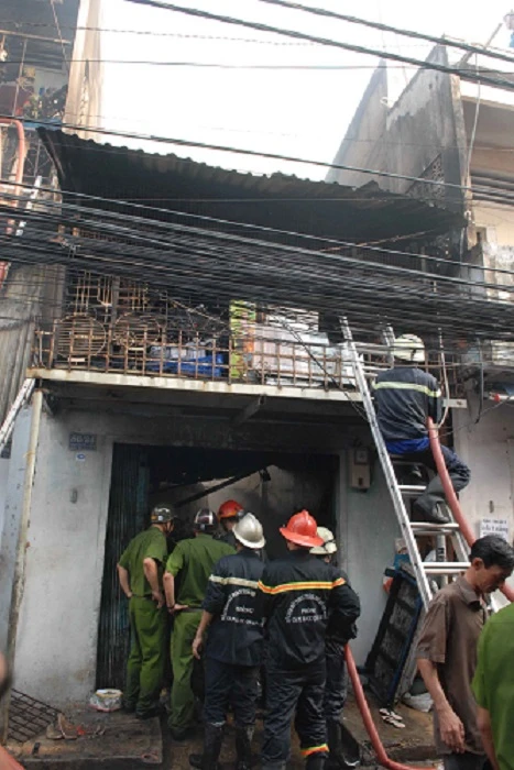 Cháy nhà sau nhiều tiếng nổ lớn ảnh 4