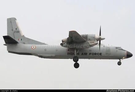 Máy bay vận tải An-32 