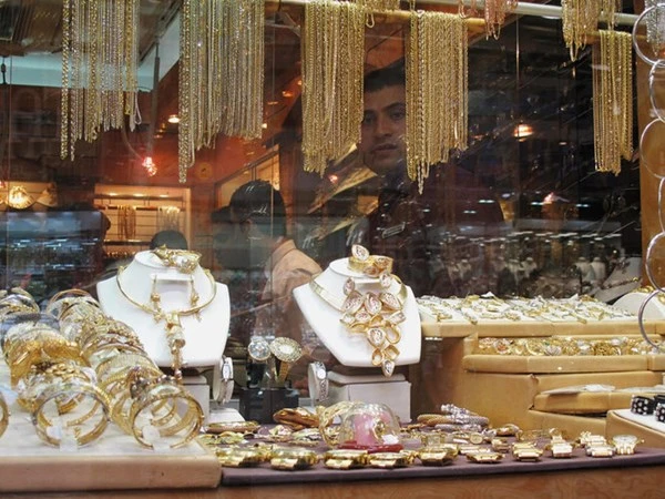 Cận cảnh khu chợ bán vàng trang sức theo kg ảnh 3