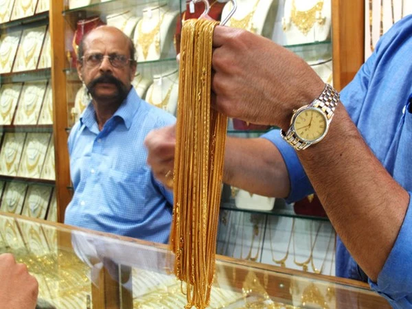 Cận cảnh khu chợ bán vàng trang sức theo kg ảnh 4