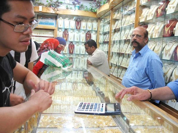 Cận cảnh khu chợ bán vàng trang sức theo kg ảnh 6