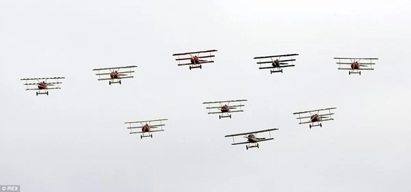  New Zealand: Máy bay nổ tung trên không, phi công may mắn thoát chết ảnh 8