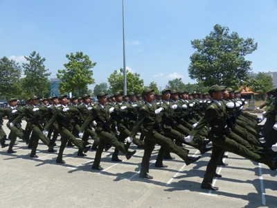 Hàng nghìn cảnh sát luyện tập cho Lễ diễu binh ngày 30/4 ảnh 10