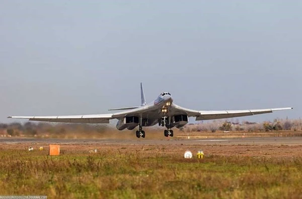 'Đột nhập' căn cứ của dàn máy bay ném bom khổng lồ Nga ảnh 11