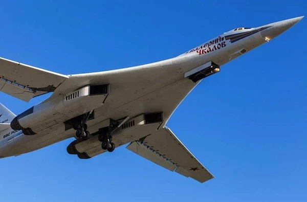 'Đột nhập' căn cứ của dàn máy bay ném bom khổng lồ Nga ảnh 12