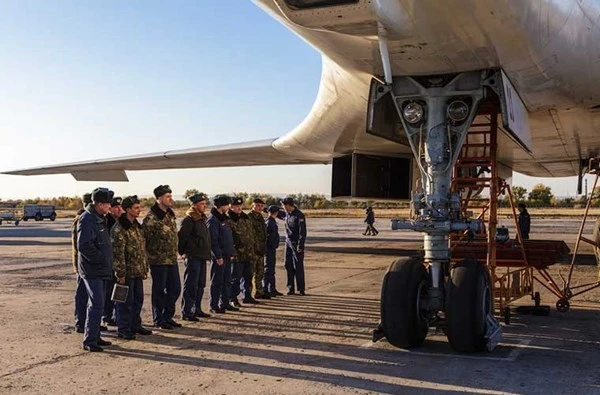 'Đột nhập' căn cứ của dàn máy bay ném bom khổng lồ Nga ảnh 13