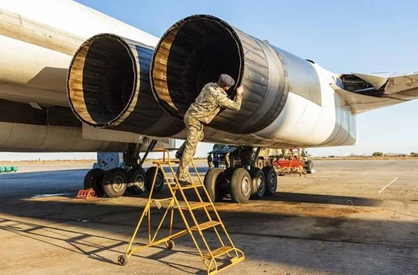'Đột nhập' căn cứ của dàn máy bay ném bom khổng lồ Nga ảnh 14