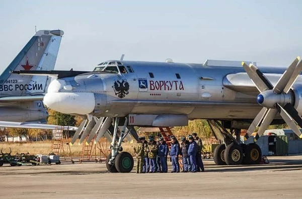'Đột nhập' căn cứ của dàn máy bay ném bom khổng lồ Nga ảnh 3