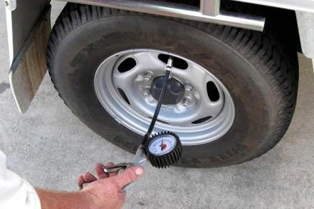 Chăm sóc ô tô “đón đầu” mùa mưa ảnh 1