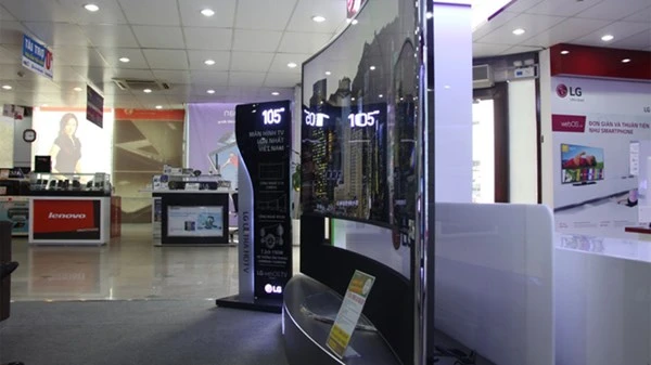 Chiếc Tivi giá gần 2 tỷ đồng về Việt Nam ảnh 3