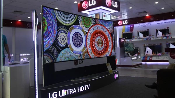 Chiếc Tivi giá gần 2 tỷ đồng về Việt Nam ảnh 4