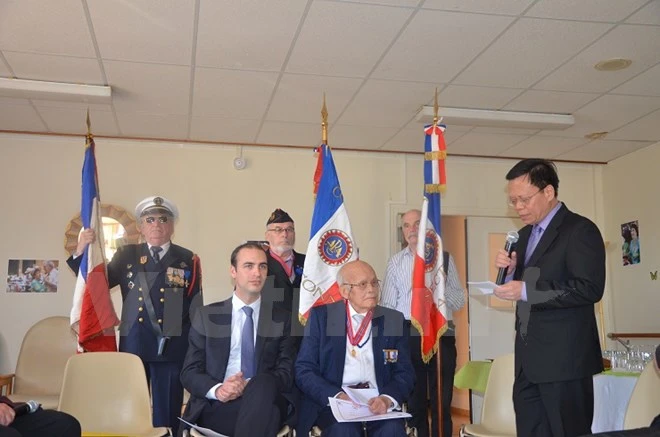 “Lính thợ” Việt Nam tại Pháp được trao Huân chương Công trạng ảnh 2