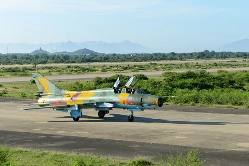 Hình ảnh bay huấn luyện Su-22 tại Trung đoàn không quân 937 ảnh 15 Hình ảnh bay huấn luyện Su-22 tại Trung đoàn không quân 937 ảnh 15