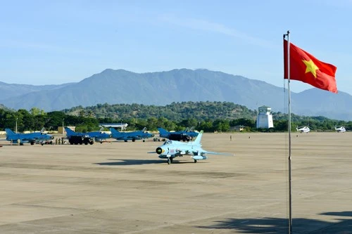 Hình ảnh bay huấn luyện Su-22 tại Trung đoàn không quân 937 ảnh 7 Hình ảnh bay huấn luyện Su-22 tại Trung đoàn không quân 937 ảnh 7