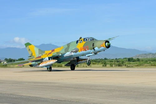Hình ảnh bay huấn luyện Su-22 tại Trung đoàn không quân 937 ảnh 8 Hình ảnh bay huấn luyện Su-22 tại Trung đoàn không quân 937 ảnh 8