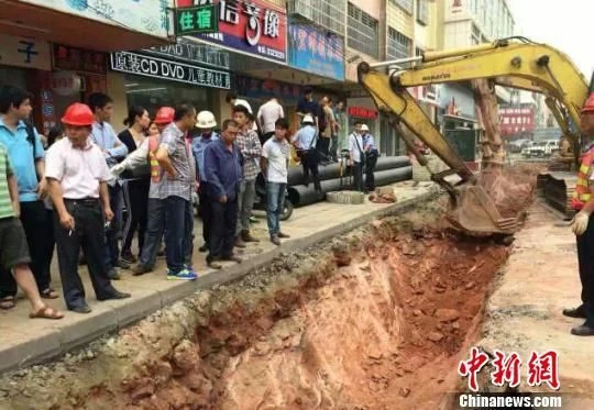  Trung Quốc: Phát hiện hàng chục quả trứng khủng long dưới nền đường ảnh 5