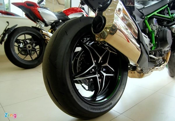 Cận cảnh siêu môtô Ninja H2 đầu tiên về Việt Nam ảnh 12