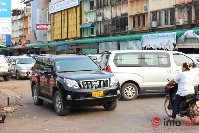 Xe đắt tiền, biển đẹp ở Lào... chỉ là đồ bình dân ảnh 14
