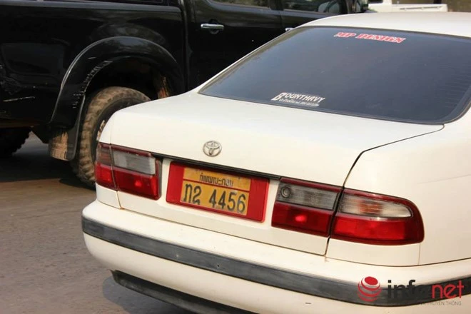 Xe đắt tiền, biển đẹp ở Lào... chỉ là đồ bình dân ảnh 15