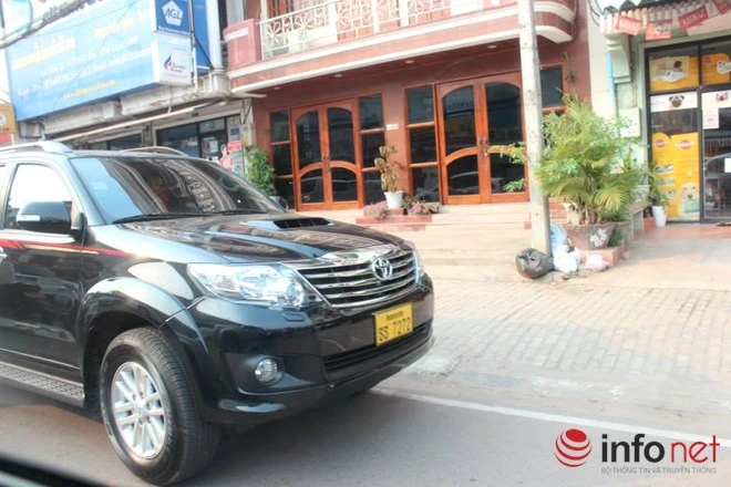 Xe đắt tiền, biển đẹp ở Lào... chỉ là đồ bình dân ảnh 5