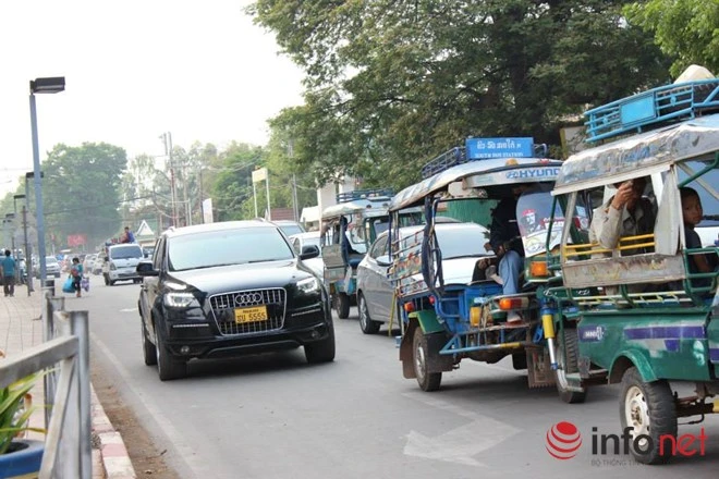 Xe đắt tiền, biển đẹp ở Lào... chỉ là đồ bình dân ảnh 9