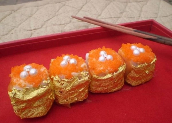 Té ngửa với bát phở khủng giá 100 triệu đồng ảnh 3