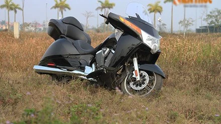 Mẫu môtô thể thao đường trường Victory Vision Tour 2014 đến từ Mỹ được xem là một trong những “hàng hiếm” khá kén người sử dụng tại Việt Nam.