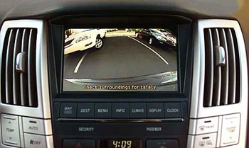 Lái xe ô tô mùa mưa: cảnh giác xe gắn máy, xe tải ảnh 3