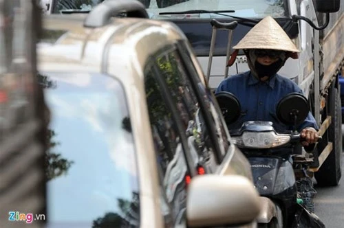 Tròi nóng, di o to khong dièu hòa có nguy co dọt quỵ