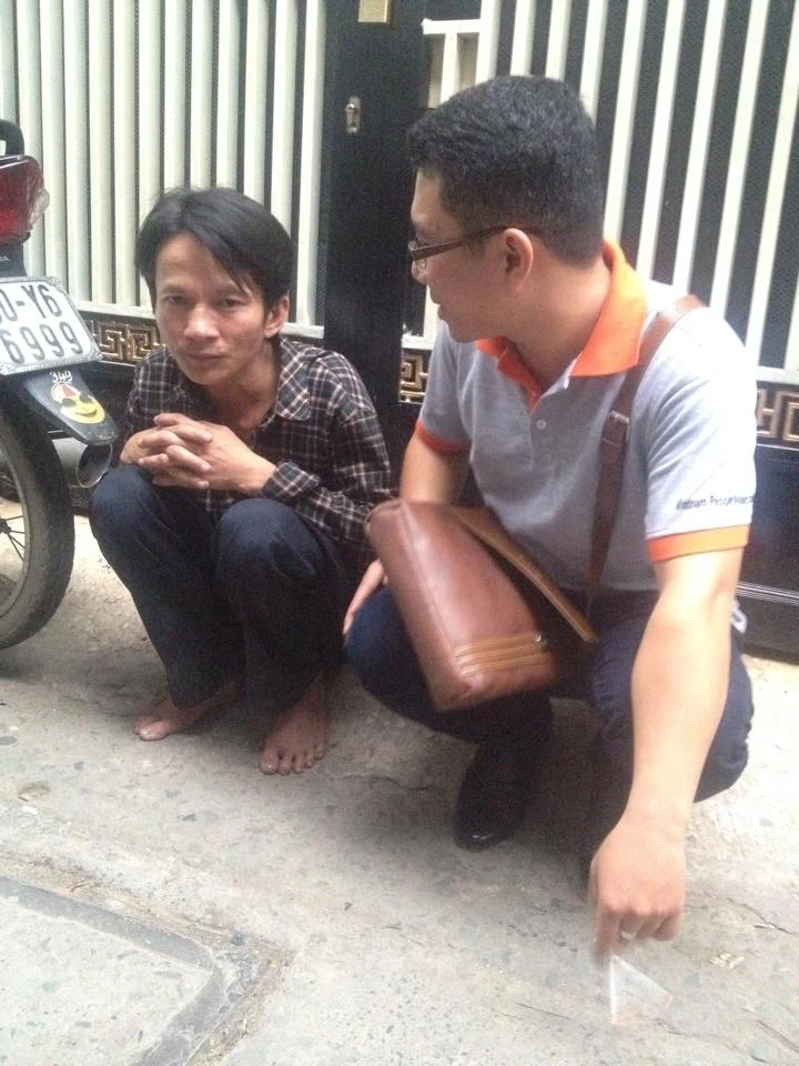 Hình ảnh xóm lao động nghèo vui mừng cho chị tỷ phú ve chai ảnh 2