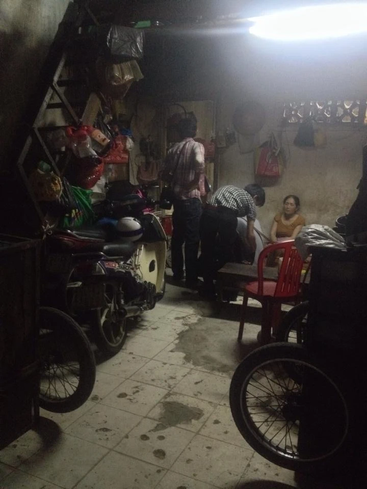 Hình ảnh xóm lao động nghèo vui mừng cho chị tỷ phú ve chai ảnh 4