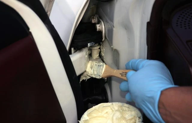 Các chi tiết nhỏ thường bị lãng quên khi bảo dưỡng xe ô tô ảnh 8 Các chi tiết nhỏ thường bị lãng quên khi bảo dưỡng xe ô tô ảnh 8