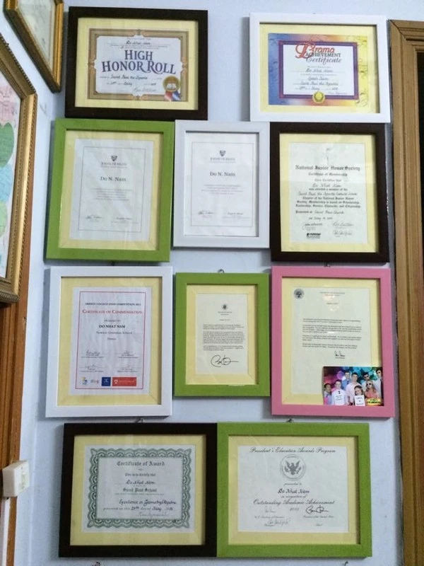 Đỗ Nhật Nam nhận được nhiều bằng khen sau thời gian học tại Mỹ.