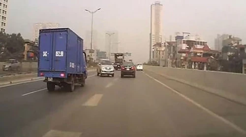 Ô tô ngược chiều cao tốc đưa người đi cấp cứu có bị phạt?