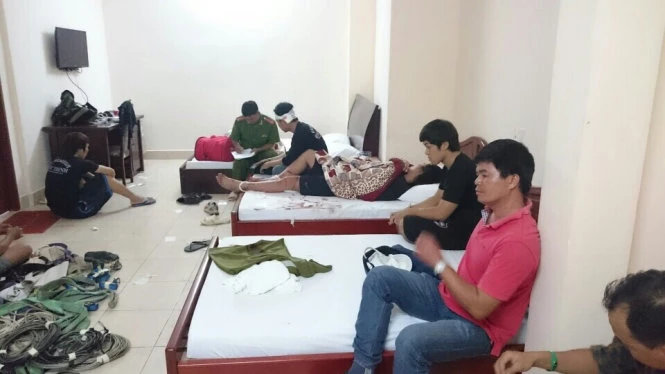 Các nạn nhân bị nhóm côn đồ đâm chém giữa trung tâm TP Cần Thơ