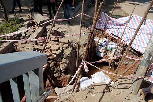 Phát hiện gần 200 bộ hài cốt trước cổng trường Đại học ảnh 2