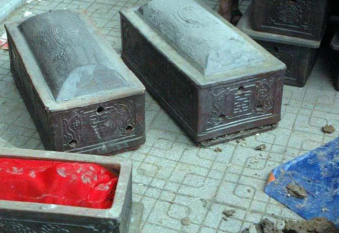 Phát hiện gần 200 bộ hài cốt trước cổng trường Đại học ảnh 3