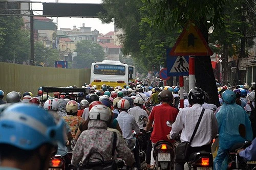 Lái xe ô tô trong ngõ hẹp: Chết như chơi ? ảnh 1