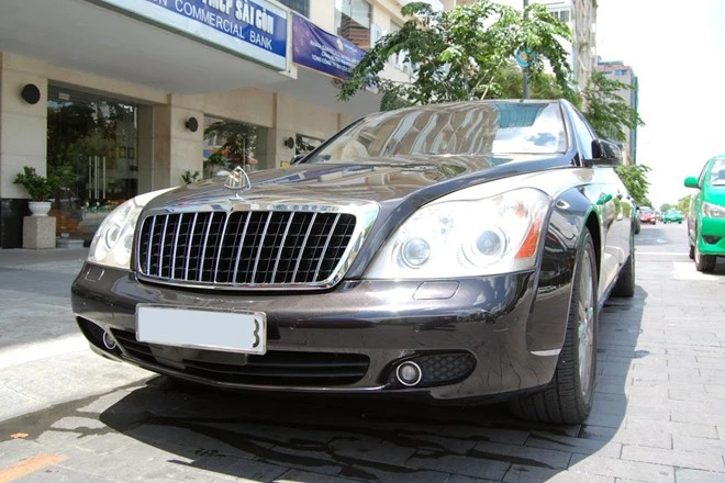 Theo thống kê không chính thức, Maybach 62S Zeppelin có số lượng chỉ 2 chiếc tại Việt Nam. Cả 2 đều có "hộ khẩu" tại TP HCM. Maybach hiện đã không còn sản xuất xe, do đó, những model siêu sang của thương hiệu Đức đều thuộc diện hiếm. Chiếc 62S Zeppelin này được bắt gặp trên phố đi bộ Nguyễn Huệ, TP HCM. a